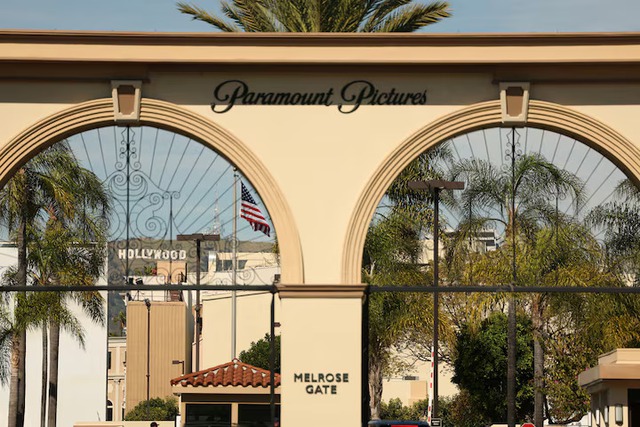 Paramount to buy Warner Bros Discovery in $110 billion deal as Netflix bows out of race  - Ảnh 1.