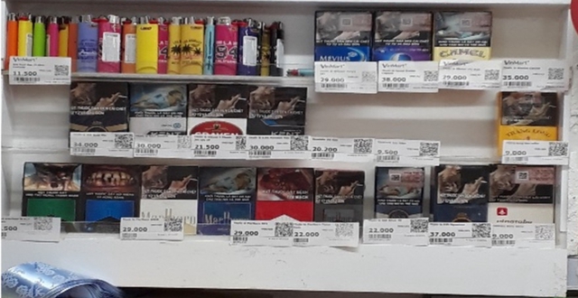 Vietnam proposes ban on tobacco product displays in shops - Ảnh 1.