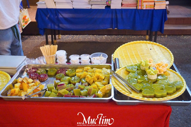 Đường sách TP.HCM sôi động về đêm với 'Bách nghệ khai xuân'- Ảnh 3. Đường sách TP.HCM sôi động về đêm với 'Bách nghệ khai xuân'- Ảnh 3.