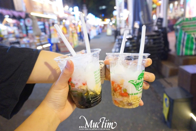 Đường sách TP.HCM sôi động về đêm với 'Bách nghệ khai xuân'- Ảnh 4. Đường sách TP.HCM sôi động về đêm với 'Bách nghệ khai xuân'- Ảnh 4.