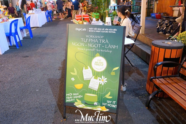 Đường sách TP.HCM sôi động về đêm với 'Bách nghệ khai xuân'- Ảnh 9. Đường sách TP.HCM sôi động về đêm với 'Bách nghệ khai xuân'- Ảnh 9.