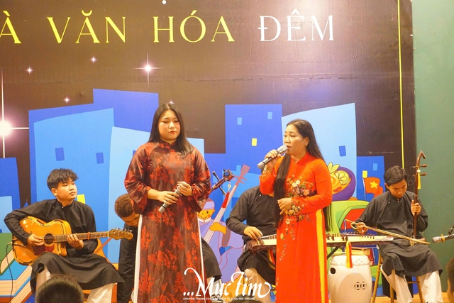 Âm vang đờn ca tài tử giữa Đường sách TP.HCM về đêm- Ảnh 3.