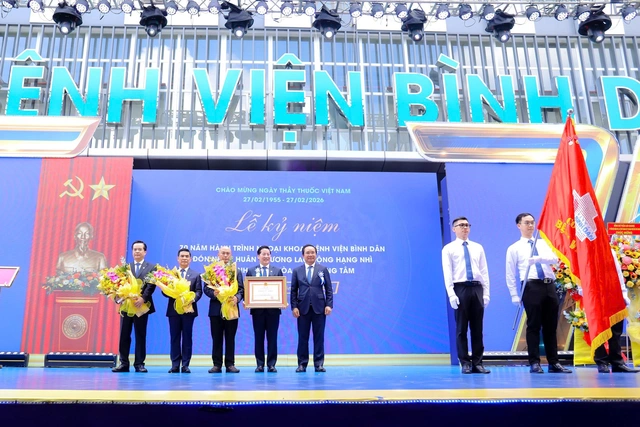 Bệnh viện Bình Dân sẽ thành lập Trung tâm Phẫu thuật và Đào tạo Robot - Ảnh 1.