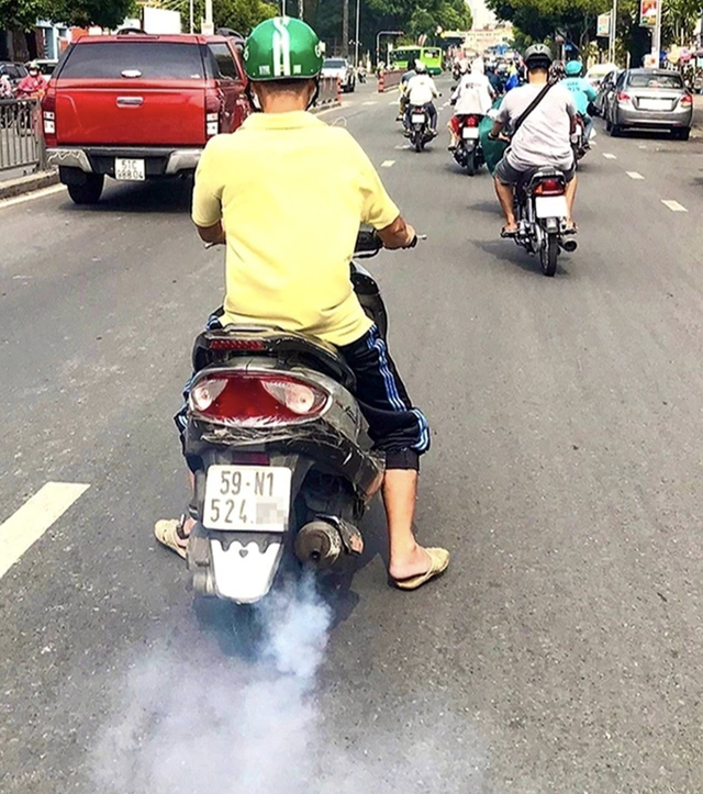 Ho Chi Minh City braces for motorcycle emissions inspections 
- Ảnh 1.