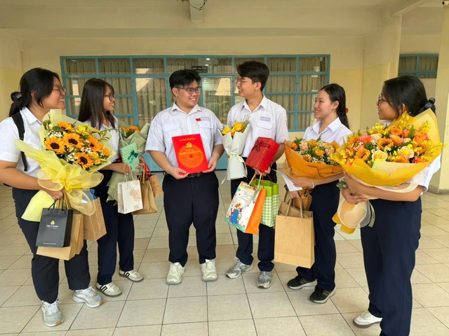 Từ học sinh giỏi văn cấp quốc gia đến đảng viên trẻ của Trường THPT Lương Thế Vinh - Ảnh 4.