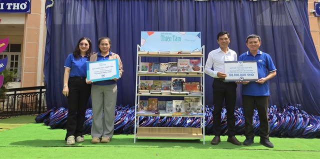 Quỹ Giáo dục Thiện Tâm trao tặng hai 'Tủ sách hiếu học' cho học sinh xã Bù Gia Mập- Ảnh 4.