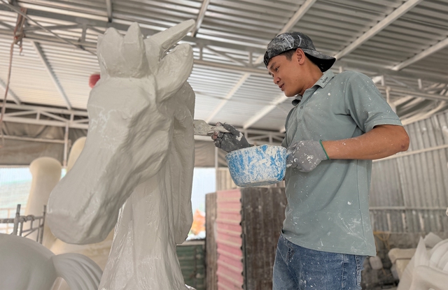 Bí mật hậu trường Linh vật Bính Ngọ trước giờ lên phố- Ảnh 3. Bí mật hậu trường Linh vật Bính Ngọ trước giờ lên phố- Ảnh 3.