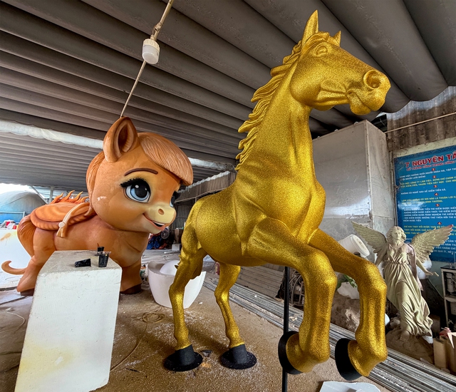 Bí mật hậu trường Linh vật Bính Ngọ trước giờ lên phố- Ảnh 8. Bí mật hậu trường Linh vật Bính Ngọ trước giờ lên phố- Ảnh 8.