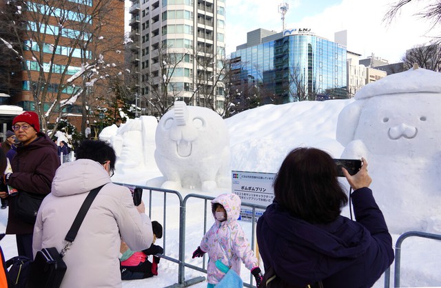Sapporo snow festival opens in Japan with 210 sculptures- Ảnh 1.