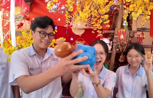 Teen Trường THCS – THPT Nguyễn Khuyến “mổ heo” đón Tết - Ảnh 1.