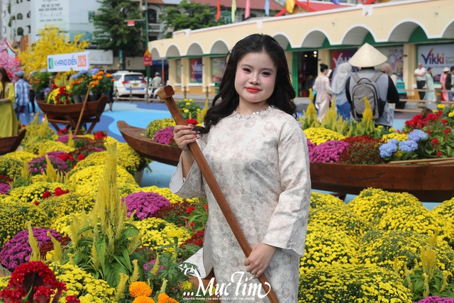 Quảng trường chợ Bến Thành mở cửa, bạn trẻ nô nức đến check-in- Ảnh 3.