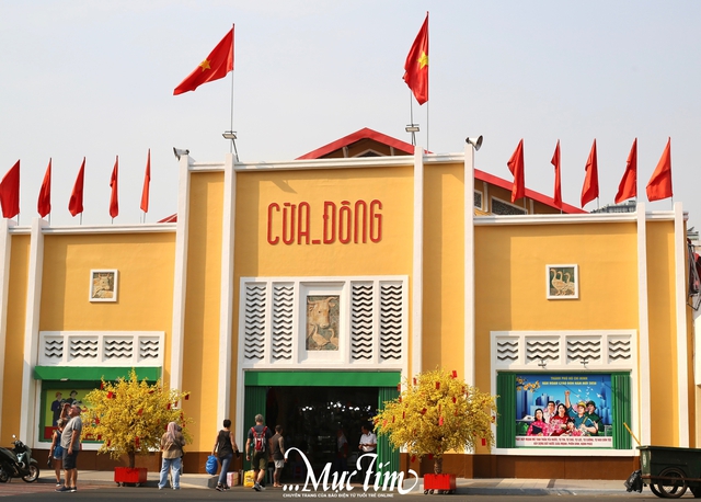 Quảng trường chợ Bến Thành mở cửa, bạn trẻ nô nức đến check-in- Ảnh 9.