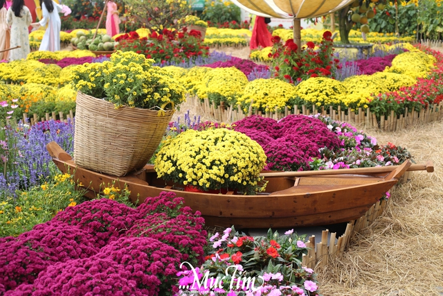 Lộ diện linh vật ngựa vàng, ngựa bạc tại vườn hoa ga Ba Son- Ảnh 5.