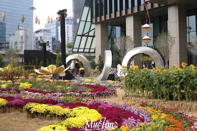 Lộ diện linh vật ngựa vàng, ngựa bạc tại vườn hoa ga Ba Son- Ảnh 10.