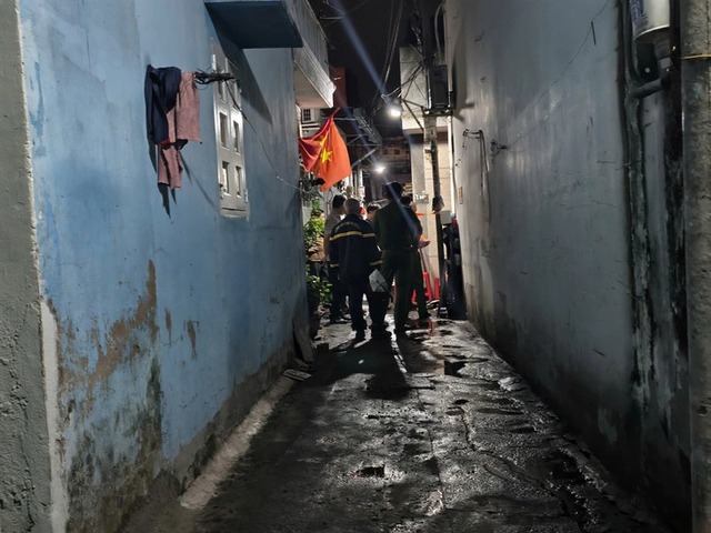 3 killed in early-morning house fire in Ho Chi Minh City alley- Ảnh 1.