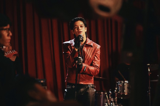 (S)TRONG Trọng Hiếu tung bản rock cho ca khúc Máy bay giấy - Ảnh 1.