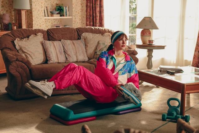 Taylor Swift đưa khán giả về thập niên 1990 trong MV mới  - Ảnh 2.