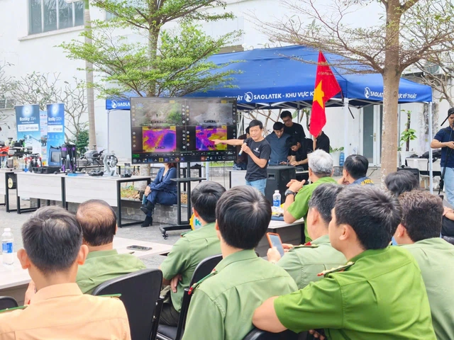 Ho Chi Minh City police test drones to boost crime prevention- Ảnh 2.