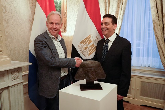 Netherlands returns 3,500-year-old looted sculpture to Egypt - Ảnh 4.