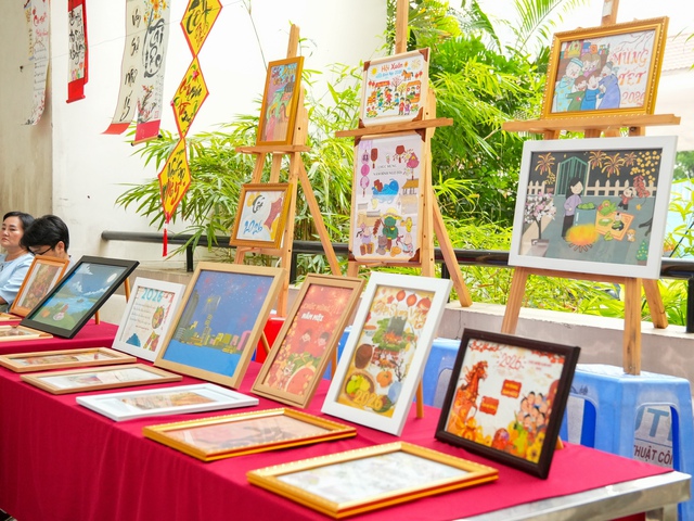 Sắc xuân lan tỏa trong khuôn viên Trường THPT Nguyễn Hữu Thọ- Ảnh 6.