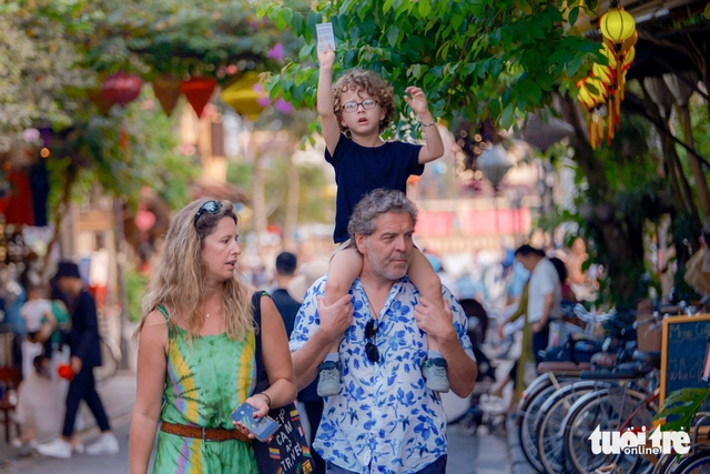 January sets record with nearly 2.5mn foreign visitors to Vietnam- Ảnh 1.