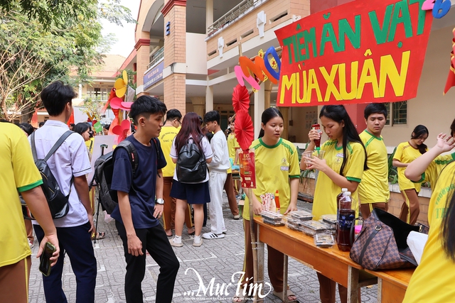 Gặp gỡ nam sinh và nữ sinh thanh lịch tại hội xuân Trường THPT Thủ Thiêm - Ảnh 28.