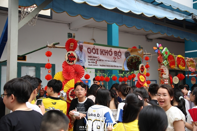 Gian hàng sẻ chia ấm áp tại Hội Xuân THCS Nguyễn Gia Thiều - Ảnh 10.