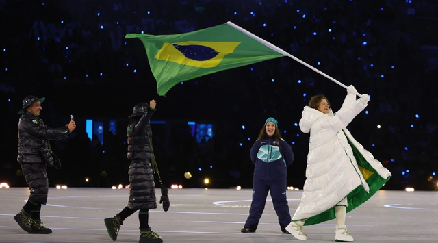 Những khoảnh khắc ấn tượng tại lễ khai mạc Thế vận hội mùa đông 2026 - Ảnh 2.