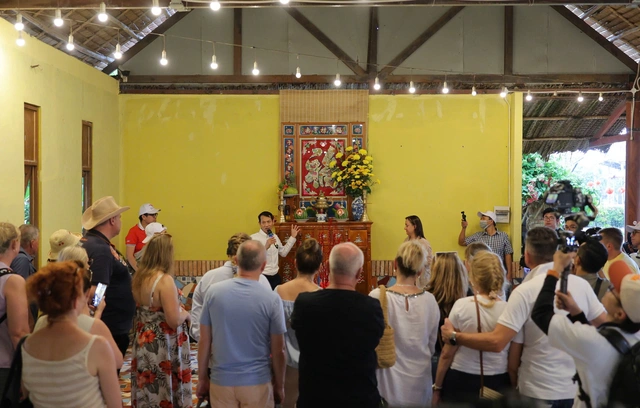 Polish tourists join Vietnam’s Mekong Delta communities for hands-on Lunar New Year experience- Ảnh 10.