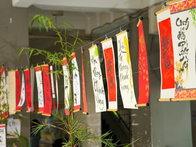 Sắc xuân lan tỏa trong khuôn viên Trường THPT Nguyễn Hữu Thọ- Ảnh 5.