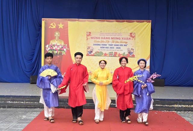 “Xuân gắn kết – Tết yêu thương” rộn ràng sân trường THCS Nguyễn Văn Cừ - Ảnh 4.