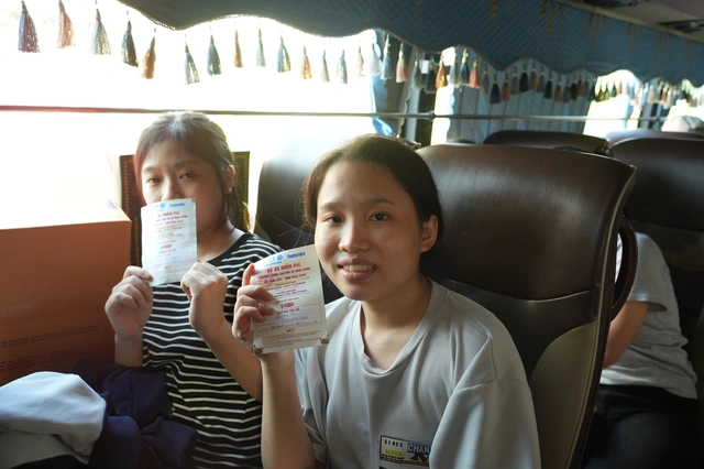 Chuyến xe mùa xuân đưa 2.000 sinh viên về quê đón Tết sum vầy - Ảnh 2.