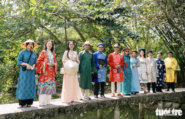 Foreign diplomats enjoy Lunar New Year program in Ho Chi Minh City- Ảnh 8.