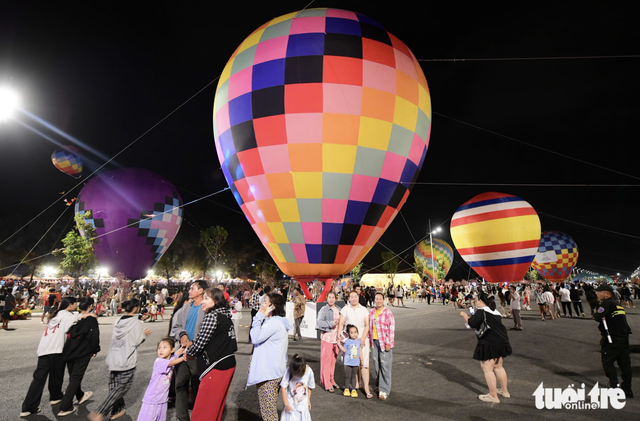 Fireworks light up Vinhomes Green Paradise Can Gio in Ho Chi Minh City to open spring fest
- Ảnh 1.