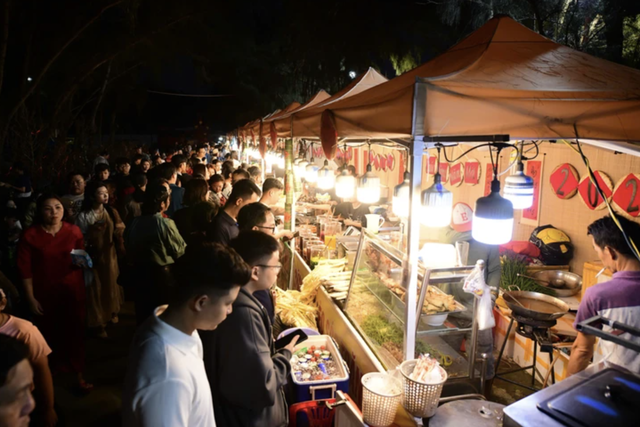 Fireworks light up Vinhomes Green Paradise Can Gio in Ho Chi Minh City to open spring fest
- Ảnh 3.