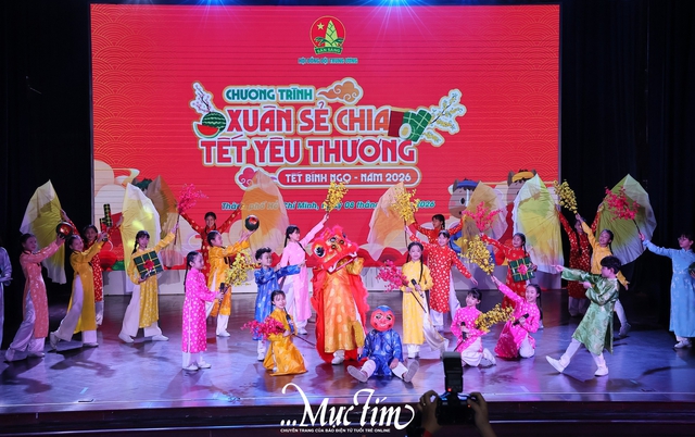 Xuân sẻ chia - Tết yêu thương: Trao hơn 6,8 tỷ đồng bảo trợ cho thiếu nhi mồ côi cha mẹ do COVID-19 tại TP.HCM- Ảnh 3.