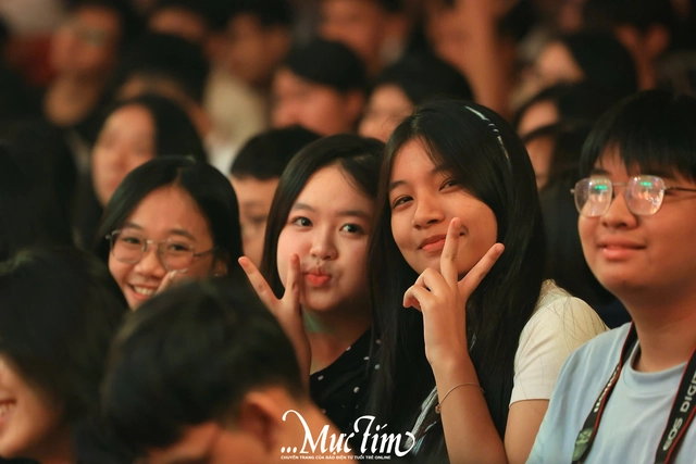 Xem kịch cảm tác, học sinh Trường THPT Lê Trọng Tấn có thêm góc nhìn về Truyện Kiều- Ảnh 1.