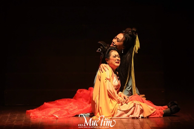 Xem kịch cảm tác, học sinh Trường THPT Lê Trọng Tấn có thêm góc nhìn về Truyện Kiều- Ảnh 3.