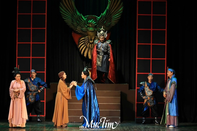 Xem kịch cảm tác, học sinh Trường THPT Lê Trọng Tấn có thêm góc nhìn về Truyện Kiều- Ảnh 2.