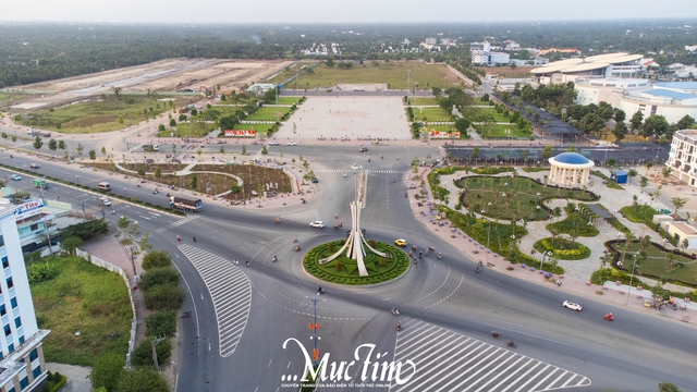 Đồng Tháp bắn pháo hoa sớm lúc 22h đêm giao thừa Tết Bính Ngọ 2026 - Ảnh 1.