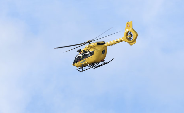 Alpine skiing-Helicopter crew recounts smooth but complex rescue after Vonn crash- Ảnh 1.