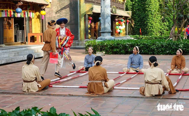 Int’l visitors drawn to Tet traditions on Vietnam’s Phu Quoc Island- Ảnh 4.