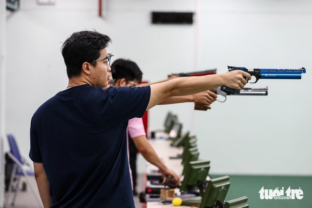 Vietnam wins silver medal at Asian shooting championships- Ảnh 1.