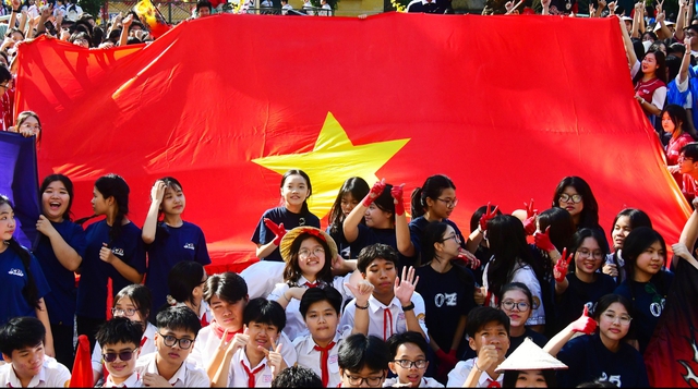 Sôi động liên hoan dân vũ xuân Bình Ngọ của học trò Hồng Bàng - Ảnh 1.