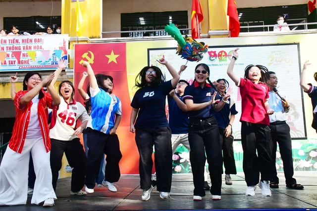 Sôi động liên hoan dân vũ xuân Bình Ngọ của học trò Hồng Bàng - Ảnh 4.