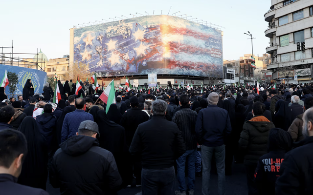 More strikes aimed at Iran after US, Israeli assault kills supreme leader - Ảnh 2.