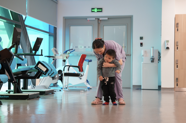 Miraculous recovery: 3-year-old defies vegetative prognosis after near-fatal drowning- Ảnh 2.