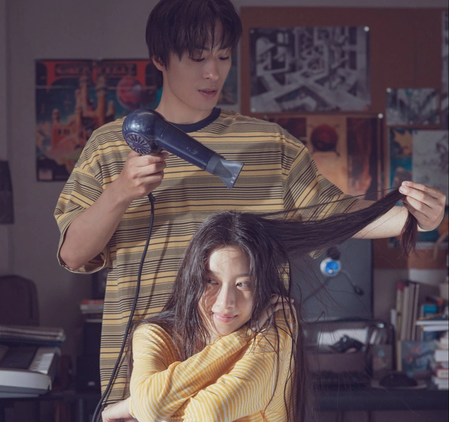 Gửi lại thanh xuân qua những thước phim đầy nuối tiếc của Once we were us- Ảnh 4. Gửi lại thanh xuân qua những thước phim đầy nuối tiếc của Once we were us- Ảnh 4.