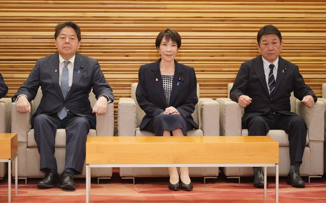 Japan to raise foreigners' residency-linked fees up to 30 times- Ảnh 1.