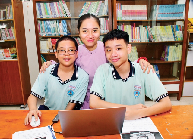 Hai học sinh lớp 8 tái hiện lịch sử qua phòng tranh ảo- Ảnh 7. Hai học sinh lớp 8 tái hiện lịch sử qua phòng tranh ảo- Ảnh 7.